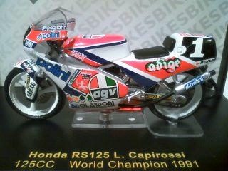 ixo ixo 1:24 GILERA RS 125 M.Poggiali 125cc World Champion 2001 イクソ　ミニカー　バイク　ジレラ　激レア　稀少品　ワールドチャンピオン